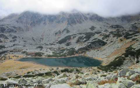 Illustration for a story about incredible encounters: a lake from the glacier era in Retezat Mountains, Romania