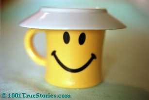 The smiling mug, the mascot of the site 1001 True Stories