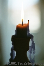 The unplugged photo of the blue light of a burning candle. The right light for Maria´s pure soul